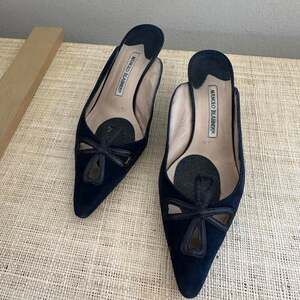 Vintage manolo kitten heels in